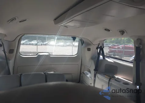 2011 Chrysler Town & Country Touring z USA, uszkodzony, nr VIN 2A4RR5DG0BR697948